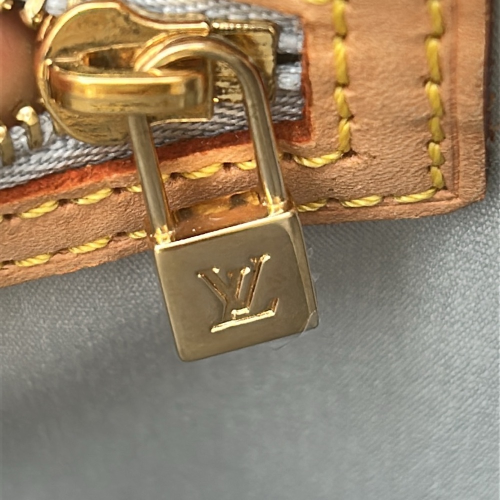 Louis Vuitton W/COA Reade MM - Picture 8 of 9